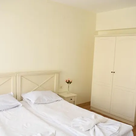 Lejlighed Cozy Flores 2 Bedrooms *
