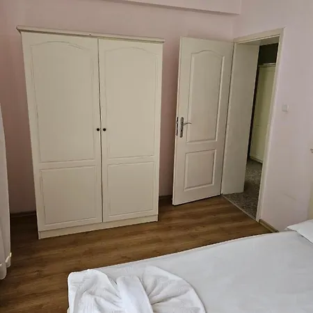 Cozy Flores 2 Bedrooms Lejlighed *
